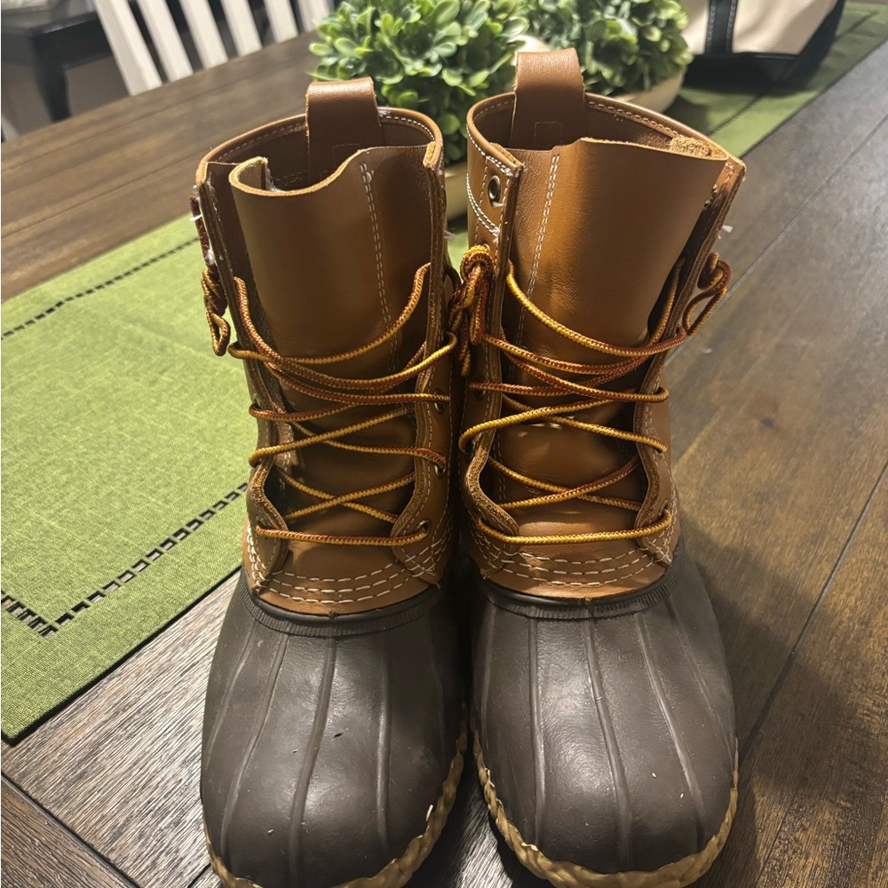 L.L. Bean Beige and Cream Sole